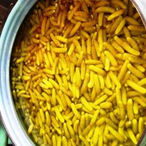 Pepinos de bebé en cubos de plástico Productos agrícolas frescos - Product Image 1