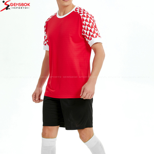 Uniforme de fútbol personalizado de alta calidad para hombres Jersey de ropa deportiva Lisa para jugadores de fútbol profesionales - Product Image 2
