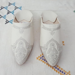 Zapatillas Marroquíes Hechas a Mano, Felicidad Hecha a Mano - Product Image 1