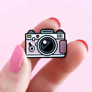 사용자 정의 디자인 귀여운 카메라 배지 금속 하드 소프트 에나멜 카메라 옷깃 핀