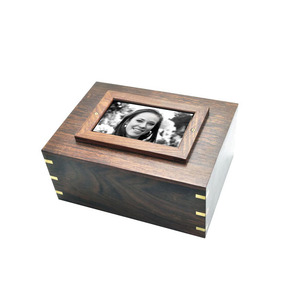 New Arrival Wooden <b>Pet</b> Cremation <b>Urn</b> Handcrafted Brown Wooden Keepsake <b>Urn</b> Customized Modern <b>Pet</b> <b>Urns</b> - Product Image 3