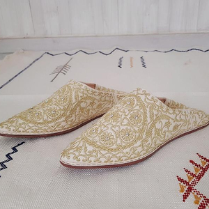 Zapatillas Marroquíes Hechas a Mano, Felicidad Hecha a Mano - Product Image 1