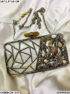 Designer exclusif fait à la main en laiton nacre dames pochette traditionnelle mariage soirée en laiton vadrouille embrayages pour les mariages - Product Image 2