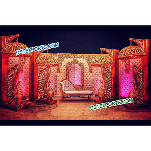 Scène de mariage au look royal, scène de mariage moderne, panneaux capitonnés pour mariage anglais, décoration de scène, décoration d'événements en Irlande - Product Image 1