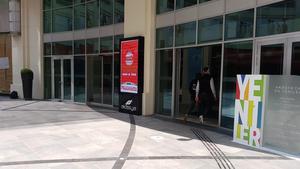 Panneau d'affichage mural extérieur double face MUPI moderne de forme personnalisée Cadre en aluminium 12V A4 Low Power LED Rectangle Advertising Light - Product Image 2