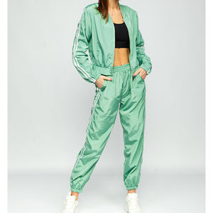 Tenue d'entraînement 2 pièces écologique pour femme débardeur côtelé sans couture et leggings de yoga taille haute pour l'hiver grande taille - Product Image 3