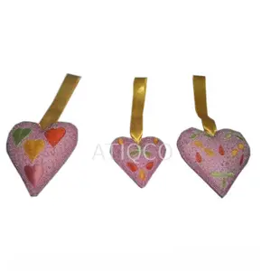 Corazones colgantes de color rosa dorado con bordado indio Zari para decoración amorosa para fiestas y festivales | Decoración del corazón del día de San Valentín - Product Image 1