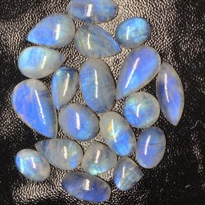 Prix d'usine en gros Rida Creations Pierre de lune bleue naturelle 100 pièces Qualité AAA Effet de changement de couleur Non traité Personnalisable - Product Image 1