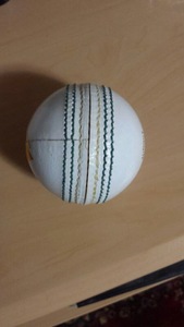 Nets Cricket Balls Blanc & Rouge Couleur Hommes Taille 156gm | Meilleur pour le Sri-Lanka et le Bangladesh - Product Image 2