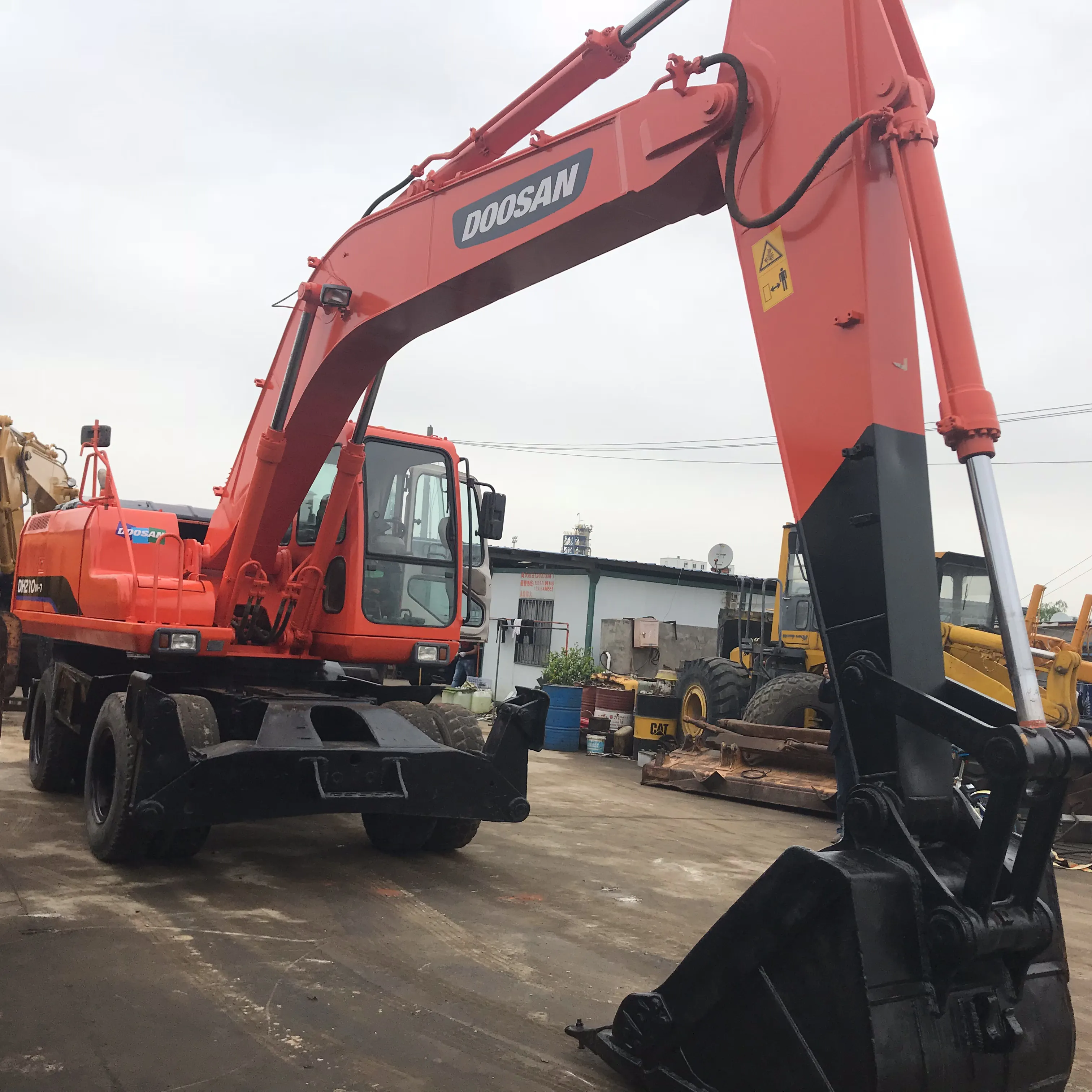 Excavadora de ruedas Doosan 210 usada, excavadora móvil de tierra de dh210w-7