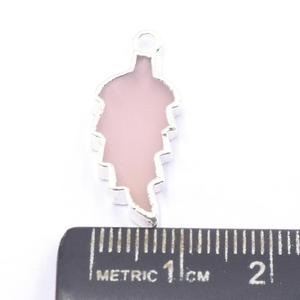 Pendentif en quartz rose 23-25 mm en laiton plaqué argent en forme de feuille avec anneau pour la fabrication de bijoux - Product Image 3