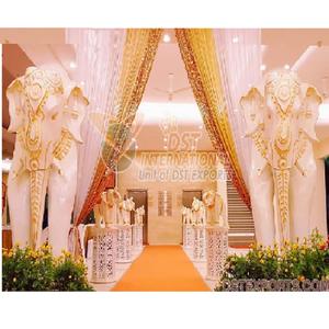 Statues d'entrée et de passerelle d'éléphant pour mariage Statues d'éléphant de mariage traditionnel du sud de l'Inde Statue d'éléphant en fibre à vendre - Product Image 1