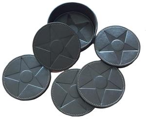 Posavasos con relieve de cuero, accesorios para comedor - Product Image 1