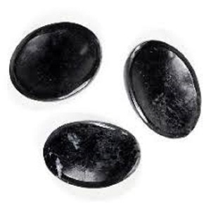 Pierre d'inquiétude de pouce de tourmaline noire cristal poli pour la mise à la terre et la compensation d'énergie négative - Product Image 5