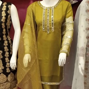 ชุดเสื้อผ้าสำหรับผู้หญิงจากปากีสถาน - Product Image 2