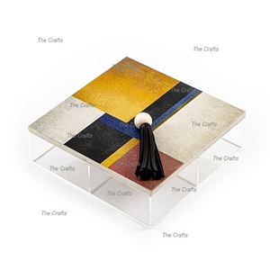 Boîte de chocolats en acrylique avec couvercle en bois Taille et formes personnalisées Boîte de bonbons à dessert pour accessoires de table - Product Image 1