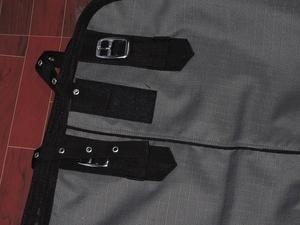 Manta de Invierno para Caballo, Resistente al Agua, Transpirable, de 1200D, con Relleno de Poliéster de 250 GSM, con Solapa para la Cola y Reflector - Product Image 2