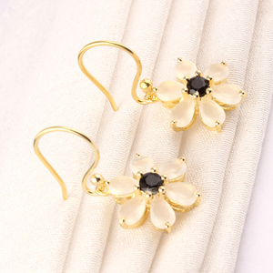 Eautiful-pendientes de diseño de flores para mujer, arete de gancho chapado en oro minimalista con múltiples piedras preciosas florales, aretes colgantes - Product Image 3