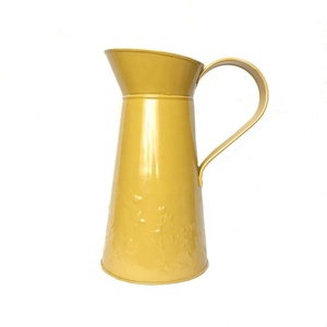 Jarra de agua de metal elegante de nuevo diseño de Venta caliente acento amarillo mostaza para el hogar o La fiesta al mejor precio - Product Image 1