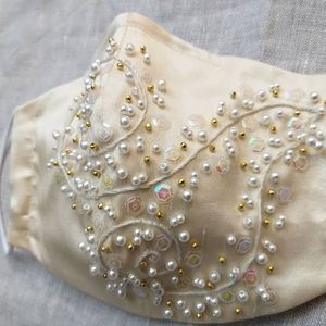 Nouveaux accessoires de luxe pour le visage avec une superbe broderie sur tissu en soie ou en coton Élégant et élégant pour les femmes Convient pour les mariages - Product Image 1