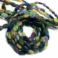 Opale noire éthiopienne Tumble Shape Plain Loose Gemstone Natural Gorgeous Quality Full Multi-Fire Beads natural good quality