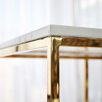 Table basse d'appoint de salon moderne de luxe avec plateau en marbre simulé et acier inoxydable doré