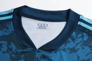 Maillots de football personnalisés de dernière génération - 100% polyester respirant, couleurs personnalisées, ensembles de noms d'équipe - Product Image 4