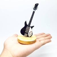 Petite guitare miniature en bois de 4 pouces pour décoration de tableau de bord
