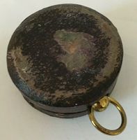 Baromètre de poche vintage en laiton poli et métal argenté, avec gravure, pour décoration d'Halloween