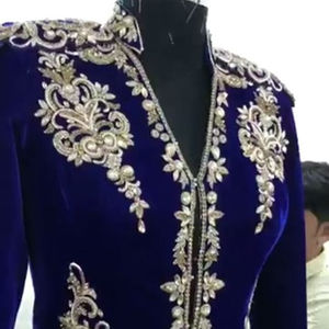 Diseño moderno 2022 nuevo bordado pesado Dabka cuentas de cristal piedra de cristal trabajo hermosa chaqueta de terciopelo pantalón vestido de lino y seda - Product Image 1