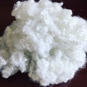 Fibra cortada de poliéster de origen vietnamita conjugada hueca ignífuga HCS reciclada de alta calidad por la Sra. Claire - Product Image 2