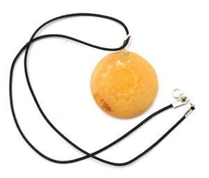 Grossiste Vente Classique Style Goldne Quartz Soleil Pendentif Gravé Pierre de Guérison Pendentif avec Agate Pierre Principale Fait Bijoux en Bois - Product Image 1