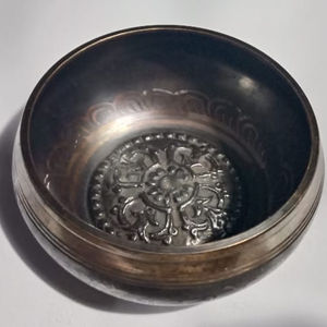 Bols chantants faits à la main en métal du Népal Fabrication à bas prix - Product Image 1