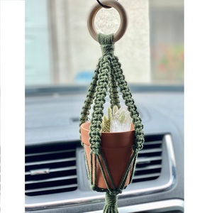 Cintre de plante de voiture en macramé fait à la main cintre de plante à la mode avec des perles de champignon élégantes accessoires de miroir de qualité supérieure du produit - Product Image 3