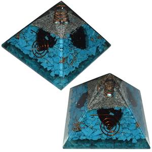 Pirámides de orgonita turquesa con corazón de turmalina - Product Image 1