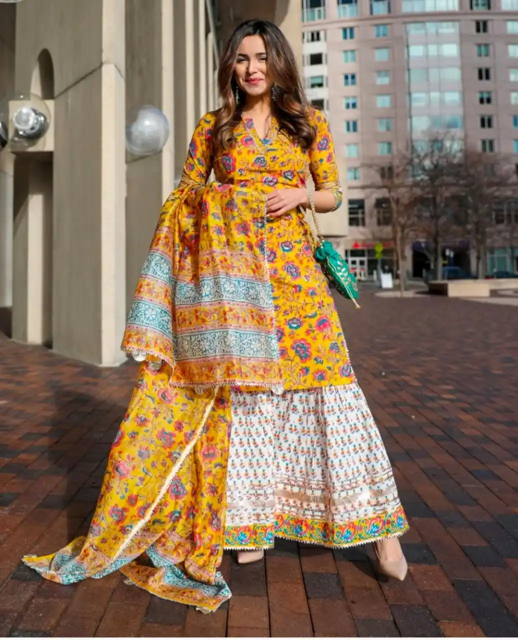Trend ing New Pakistani Handblock Print Kurti Anzug Floral Kurti mit Sharara & Dupatta Orange Combo