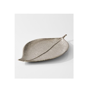 Plateau décoratif en métal gaufré en Aluminium, nouveau Design de feuille de banane plateau en Aluminium de service de feuille d'or avec une grande forme rectangulaire - Product Image 2