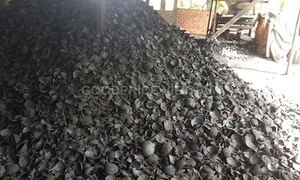 2020 Ventas calientes Nuevo Precio competitivo de alta calidad Carbón de cáscara de coco natural Ceniza baja, Tiempo de combustión prolongado VIET NAM MUESTRA GRATIS - Product Image 3