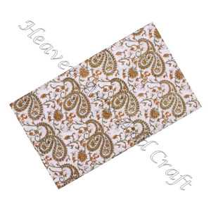 Hermoso bloque de mano impreso patrón floral tela de algodón ligero para vestidos y ropa de cama tela para la fabricación de vestidos - Product Image 1