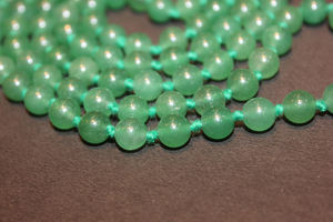 Alta calidad 108 cuentas de Aventurina verde Mala collar largo borla Yoga joyería Unisex hinduismo curación cristal regalo fiesta - Product Image 5