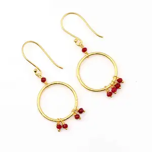 Окрашенный рубиновый камень 925 стерлингового серебра индийские ювелирные изделия круглые позолоченные высококачественные стильные круглые серьги-кольца для женщин оптом