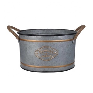 Seau à vin en métal antique artisanal pour fleurs et plantes Jardinières et pots - Product Image 1