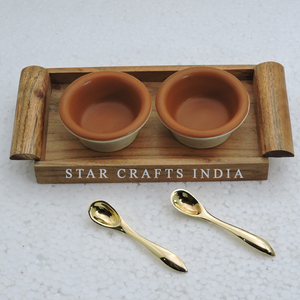 Plateau de service et 2 bols en bois d'acacia pour la vaisselle, plats et assiettes faits à la main pour les fêtes de mariage. - Product Image 3