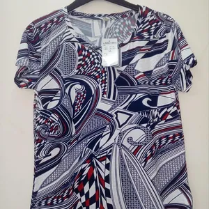 Lot de t-shirts décontractés à manches courtes et col rond pour femmes, en coton, imprimés, de marque, pour le bureau ou les affaires, provenant du Bangladesh. - Product Image 1