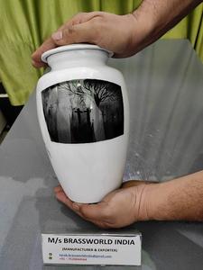 Urne funéraire adulte en aluminium peinte à la main Dark Graveyard Brassworld India Funeral Supplies - Product Image 2