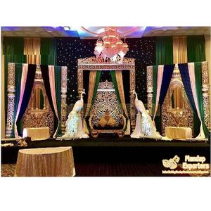 Scène de réception de mariage sur le thème du Maharaja royal, splendide scène de mariage pour les mariés, décoration de scène de mariage sur le thème du paon - Product Image 1