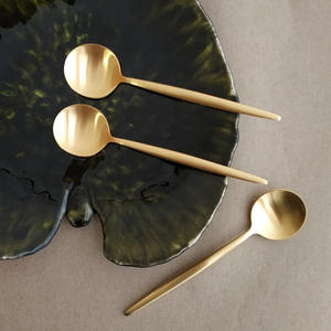 Cuillère en laiton Ustensile de cuisine Cuillère à louche à soupe Cuillère à long manche pour un design simple - Product Image 3