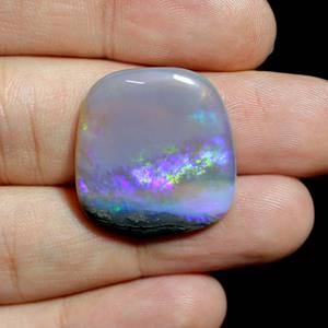 หินโอปอลสีม่วงธรรมชาติขัดเงาเรียบอัญมณีอัญมณีทรงหลังเบี้ยทรงหลวมคริสตัลโอปอลไฟสีดำและสีเงินจากออสเตรเลีย - Product Image 3