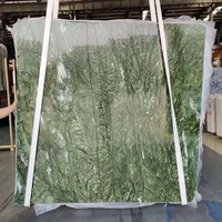 Carreaux de diapositives en marbre vert clair, plancher personnalisé de table basse, salle à manger en marbre vert de chine