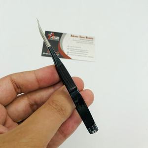 Ciseaux de manucure de beauté noirs pour extensions de sourcils et de cils lame en acier inoxydable à pointe incurvée extra pointue - Product Image 2